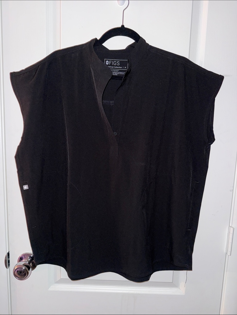 EUC FIGS Women’s Black Sleeveless Split-Neck Work OVERSIZE Scrub top PO 5774